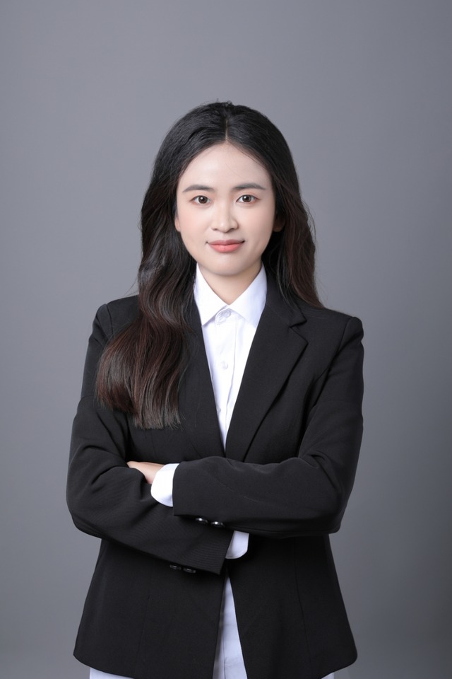 Portrait accompanying sourcing services